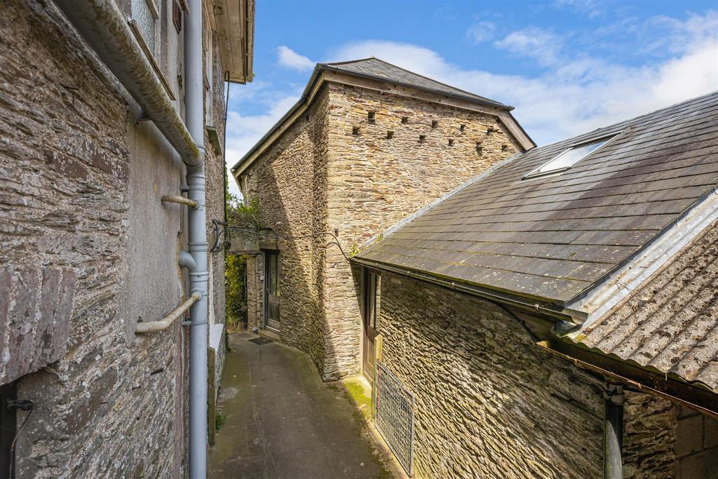 A34 - Blackawton, Newton Farm - 230515.jpg