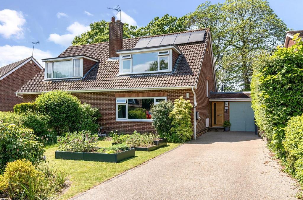 Ashdown Road, Hiltingbury, Chandler's Ford 3 bed semidetached house