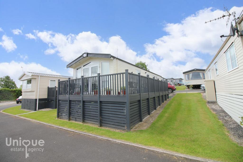 Merlewood Country Park, Little Eccleston, Preston, PR3 2 bed mobile
