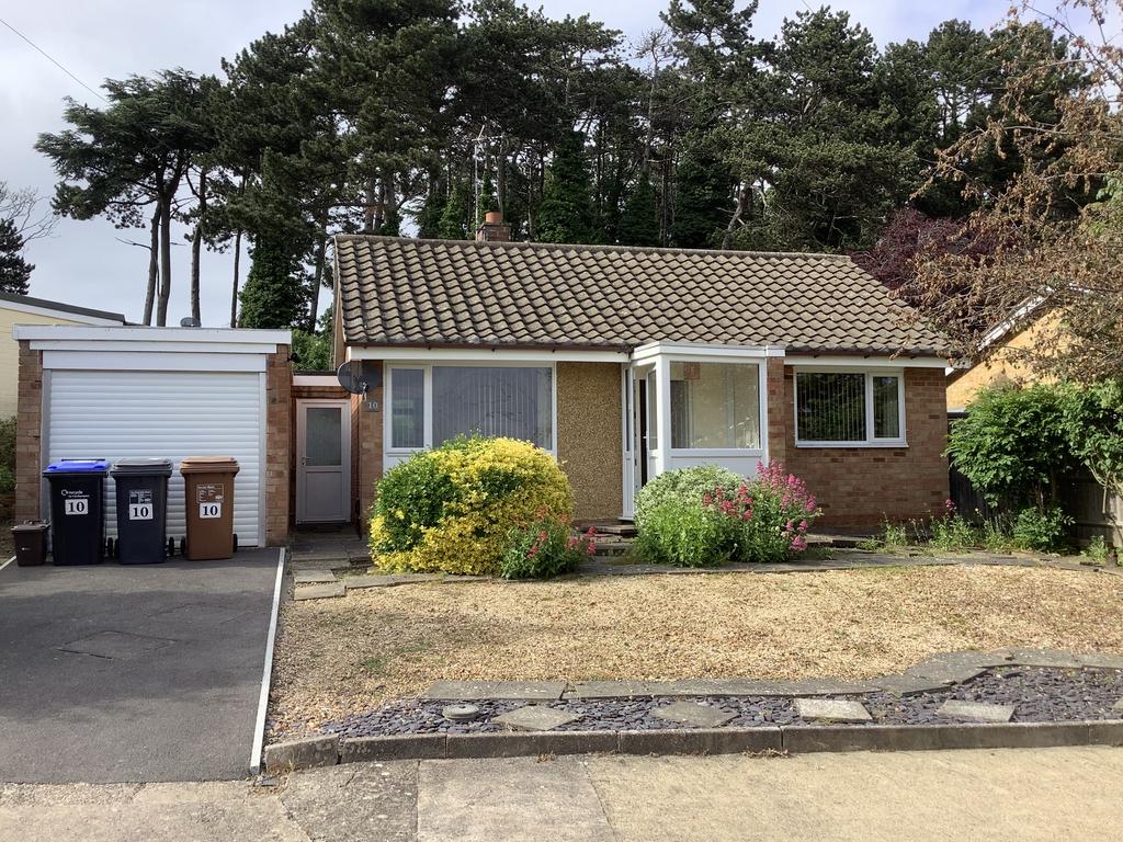 Lindale Close, Northampton, NN3 2 bed bungalow £925 pcm (£213 pw)