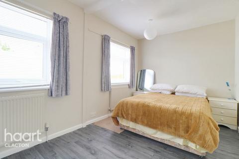 2 bedroom bungalow for sale, Meadow Way, Clacton-On-Sea