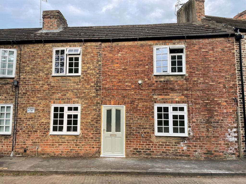 St. James Green, Thirsk YO7 2 bed terraced house to rent £795 pcm (£