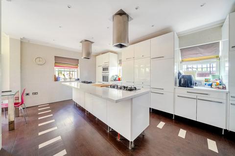 undefined, Charlotte Court, Esher, KT10