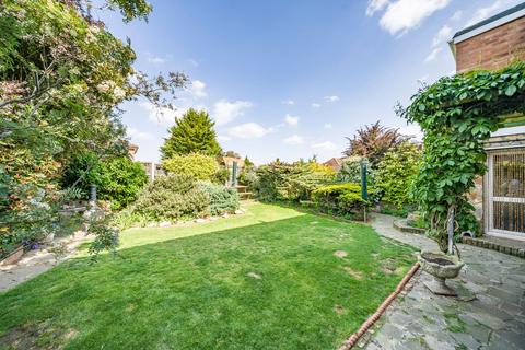 5 bedroom detached house for sale - Hereford Close, Staines-Upon-Thames, TW18