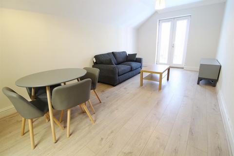 2 bedroom apartment to rent, Stanshawe Court, Stanshawe Road, Reading, RG1