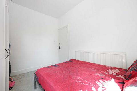16a Leasowes Road, London, E10 7BE