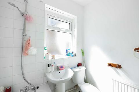 16a Leasowes Road, London, E10 7BE