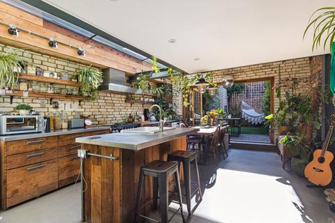 43 Kenton Road, London, E9 7AB
