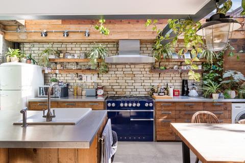43 Kenton Road, London, E9 7AB