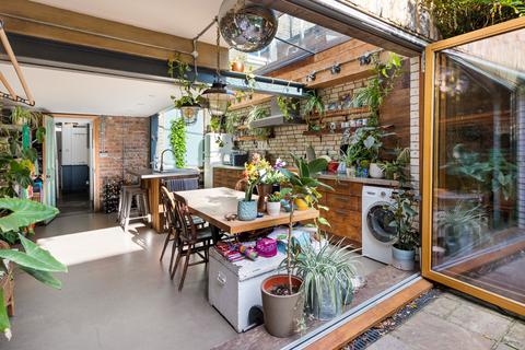 43 Kenton Road, London, E9 7AB