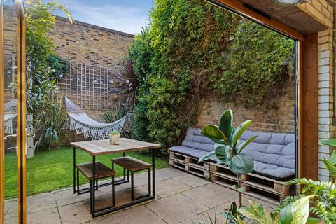 43 Kenton Road, London, E9 7AB