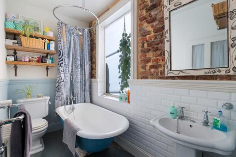 43 Kenton Road, London, E9 7AB