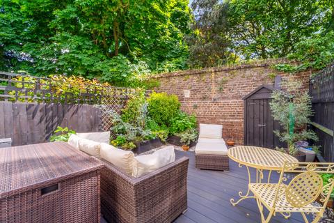 2 Abbey Mews, Isleworth, TW7 5BJ