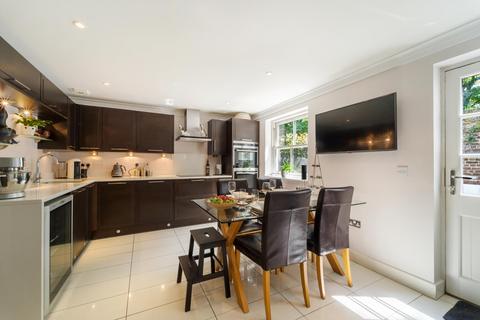 2 Abbey Mews, Isleworth, TW7 5BJ