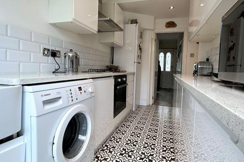 3 bedroom terraced house to rent, Malvern Avenue, London