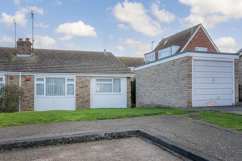 Dove Close, Whitstable, CT5 2 bed semidetached bungalow for sale £
