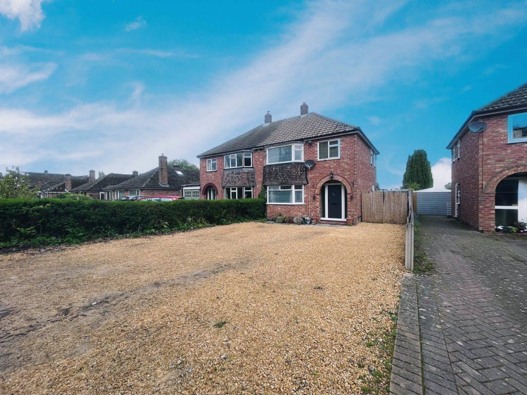 Newport Road, Edgmond 3 bed semidetached house £300,000