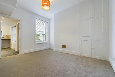 4 bedroom townhouse to rent, Valley Road, Harrogate, HG2