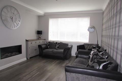 72 Royalthorn Road, Manchester, M22 8AA