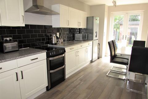 72 Royalthorn Road, Manchester, M22 8AA
