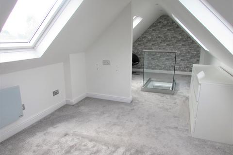 72 Royalthorn Road, Manchester, M22 8AA