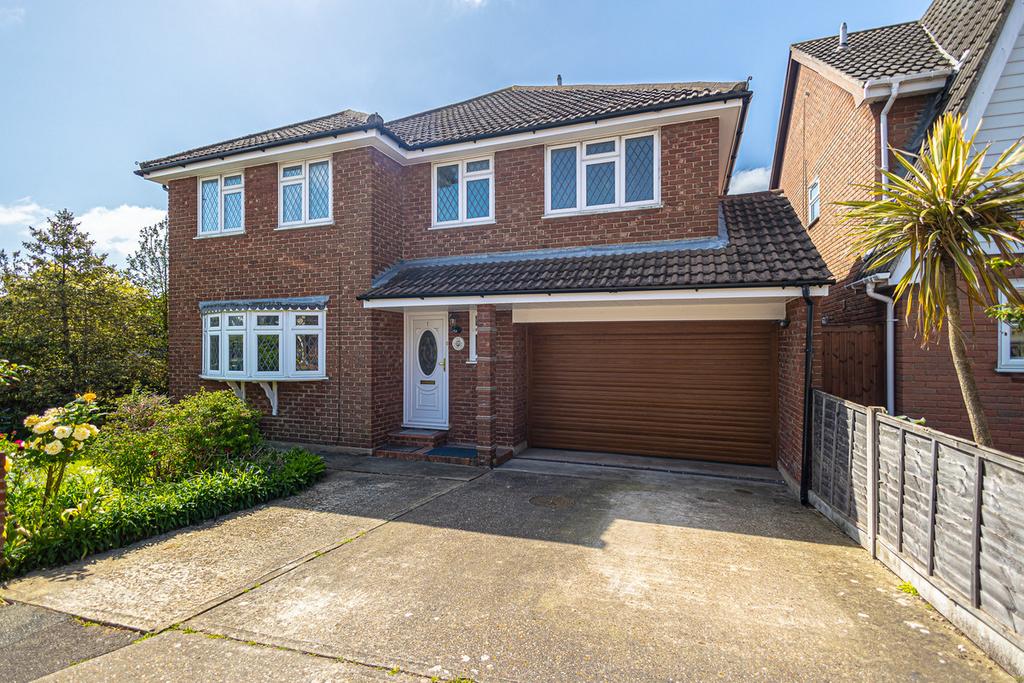 Elmhurst Avenue, Benfleet, SS7 4 bed detached house £1,800 pcm (£415 pw)