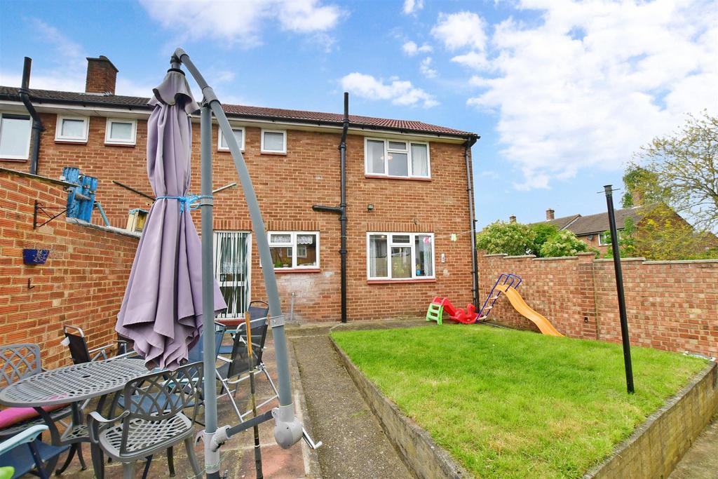 Calvert Close, Sidcup, Kent 3 bed semidetached house for sale £380,000