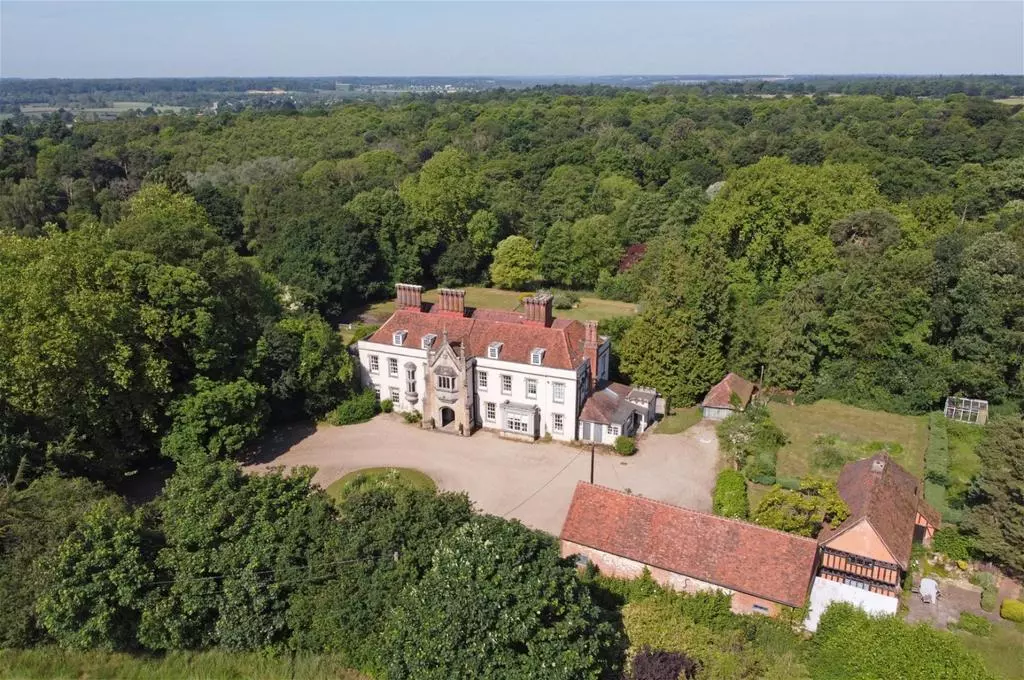14 bedroom country house for sale