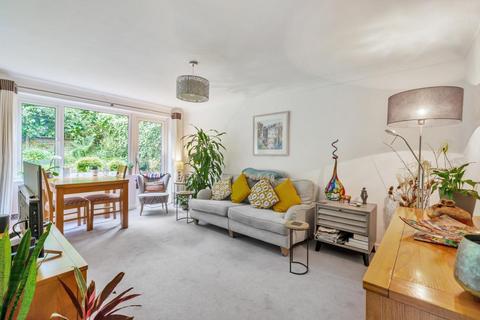 59 Holland Close, Bromley, BR2 7DS
