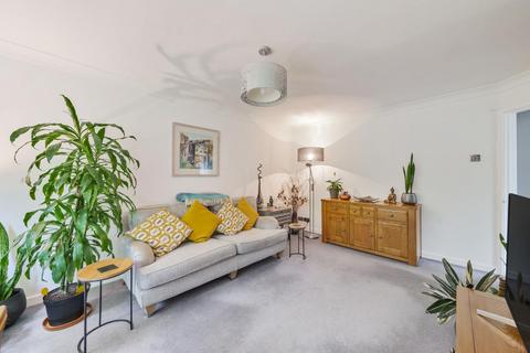 59 Holland Close, Bromley, BR2 7DS