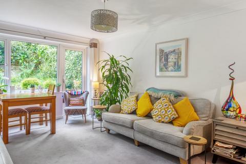 59 Holland Close, Bromley, BR2 7DS