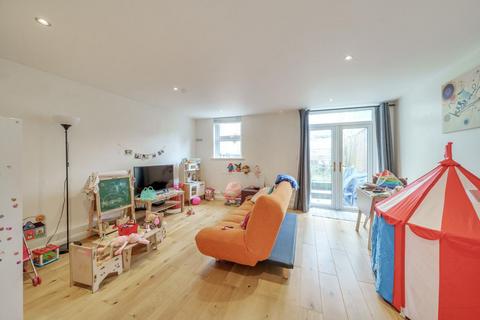 38 Mountbatten Close, London, SE19 1AP