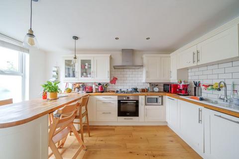 38 Mountbatten Close, London, SE19 1AP