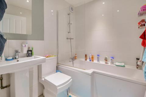 38 Mountbatten Close, London, SE19 1AP