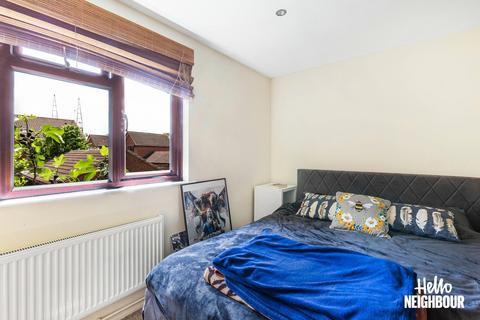 2 bedroom terraced house to rent, Tiller Road, London, E14