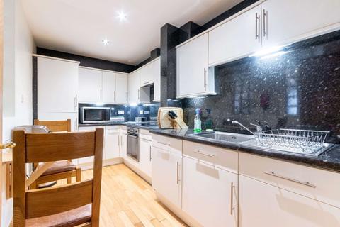 4 bedroom flat to rent, 3062L – East Claremont Street, Edinburgh, EH7 4JR