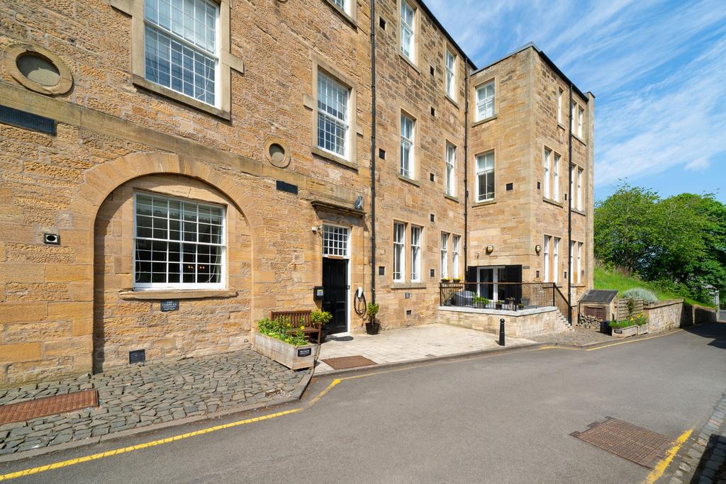 Castlehill Place, Cupar, KY15 3 bed apartment £190,000