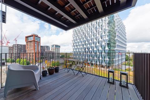 1 bedroom apartment to rent, Legacy Building, Embassy Gardens, London, SW11