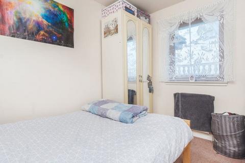 3 bedroom flat to rent, 2200L West Powburn, Edinburgh, EH9 3EN