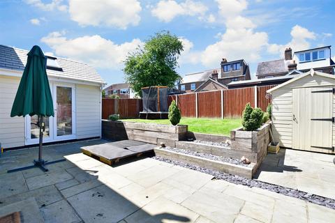 29 Durkins Road, East Grinstead, RH19 2ER