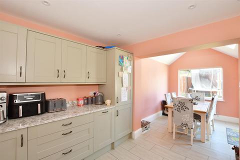 29 Durkins Road, East Grinstead, RH19 2ER