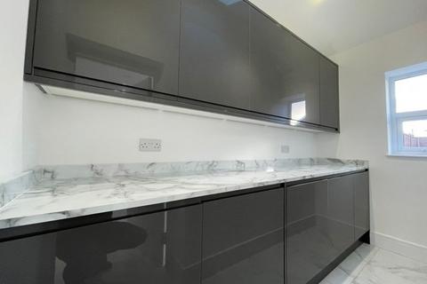 6 bedroom semi-detached house to rent, Honey Lane, Waltham Abbey, EN9