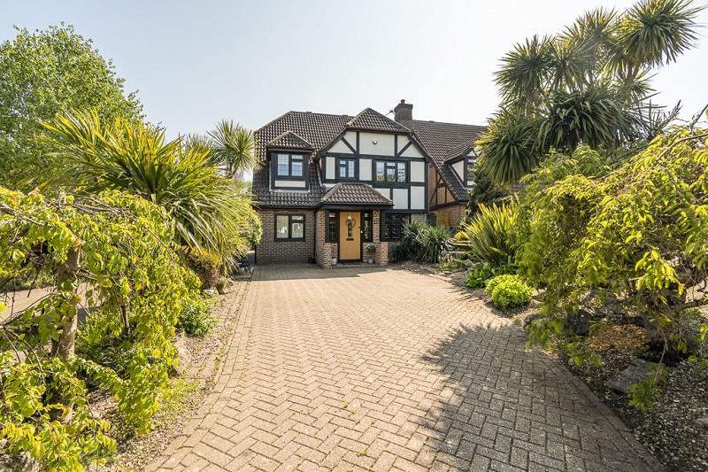 Elliot Rise, Hedge End, Southampton, Hampshire. SO30 2RW 4 bed detached