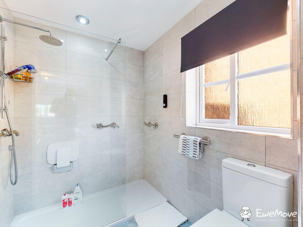 Ensuite to Bed 1