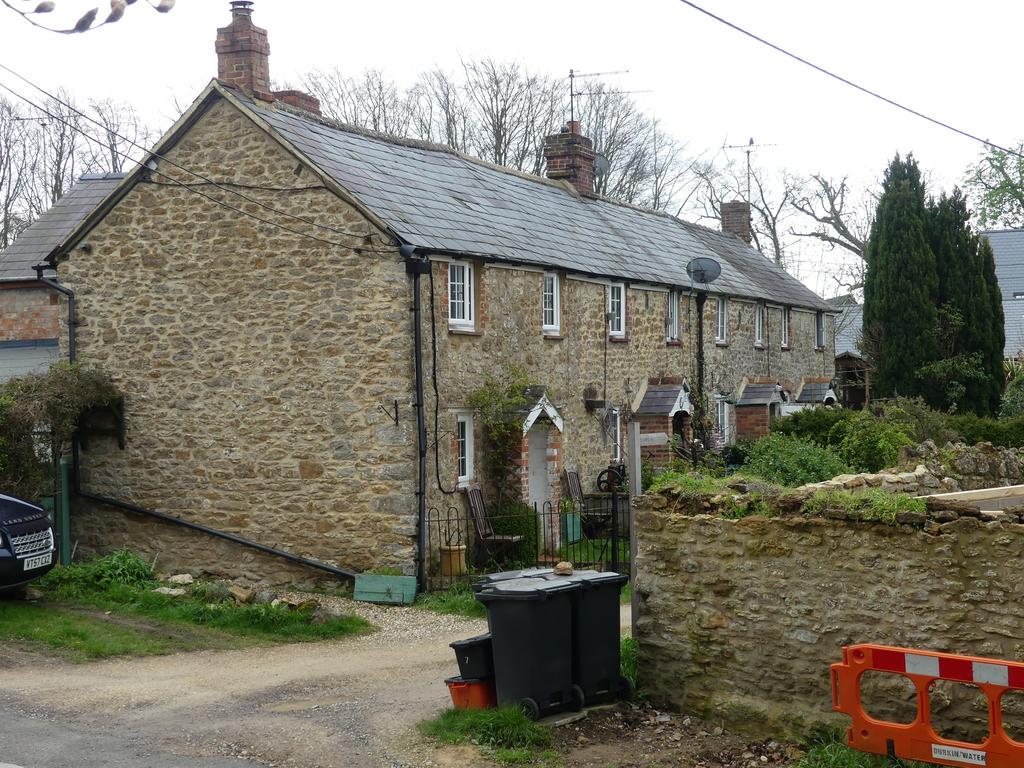 Hampton, Near Highworth SN6 9 bed terraced house for sale £800,000