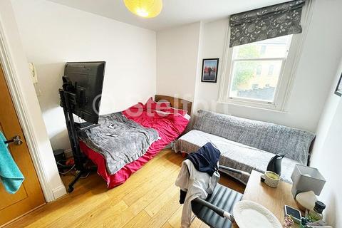 House share to rent, Brecknock Road, London N19