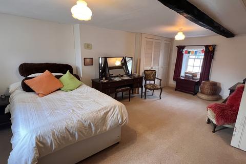 6 Castle Street, Llandovery, SA20 0AN