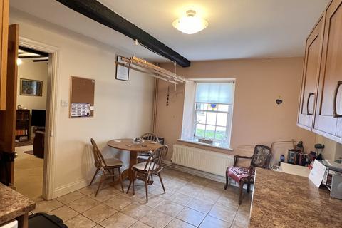 6 Castle Street, Llandovery, SA20 0AN