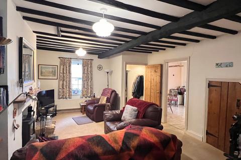 6 Castle Street, Llandovery, SA20 0AN