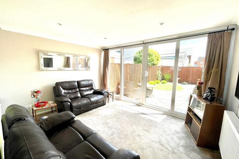 7 Harcourt Close, Egham, TW20 8BJ